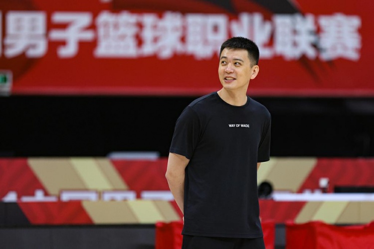 杨鸣邱彪再度联手解说总决赛G2 重现上赛季巅峰对决
