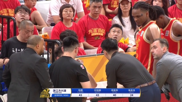 铁血三巨头鏖战42分钟 孙铭徽胡金秋布朗拼尽最后一滴血