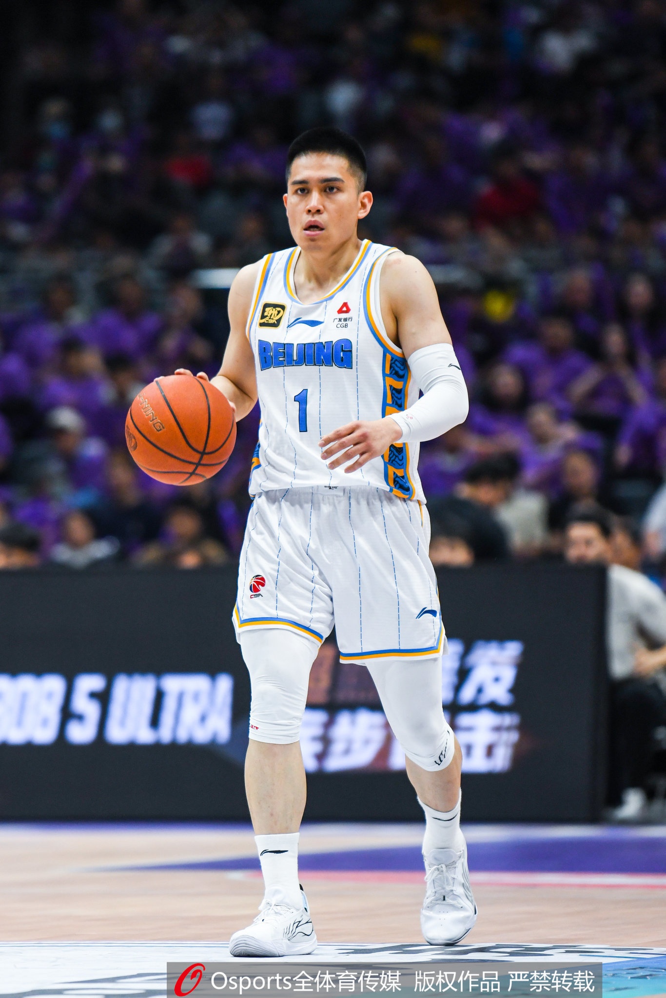 陈盈骏关键抢断主宰比赛 手感欠佳仍砍14分5板助队取胜